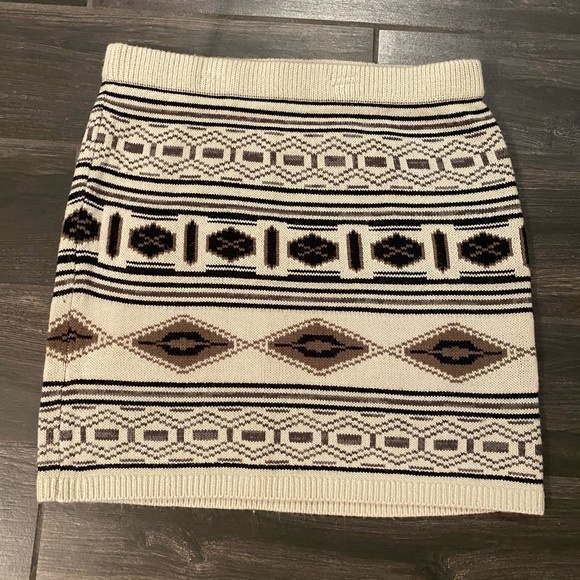 Maurices Dresses & Skirts - Maurices Knit Mini Skirt M